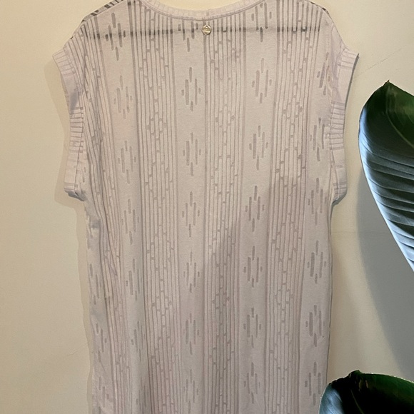 🌻Rip curl white long patterned top - Picture 2 of 2